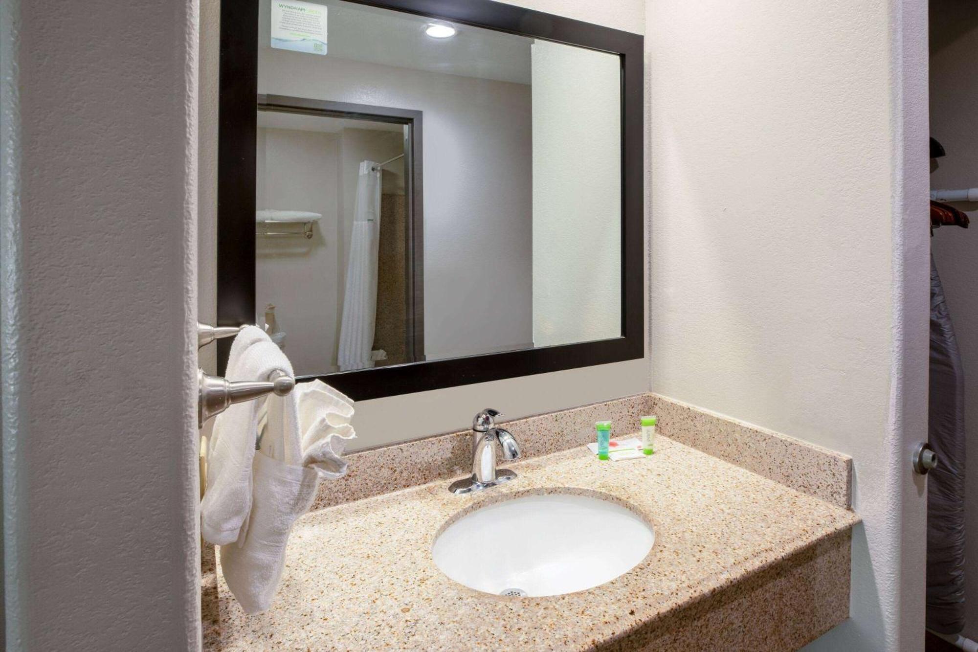 Days Inn By Wyndham Baton Rouge I-10 Prairieville Zewnętrze zdjęcie